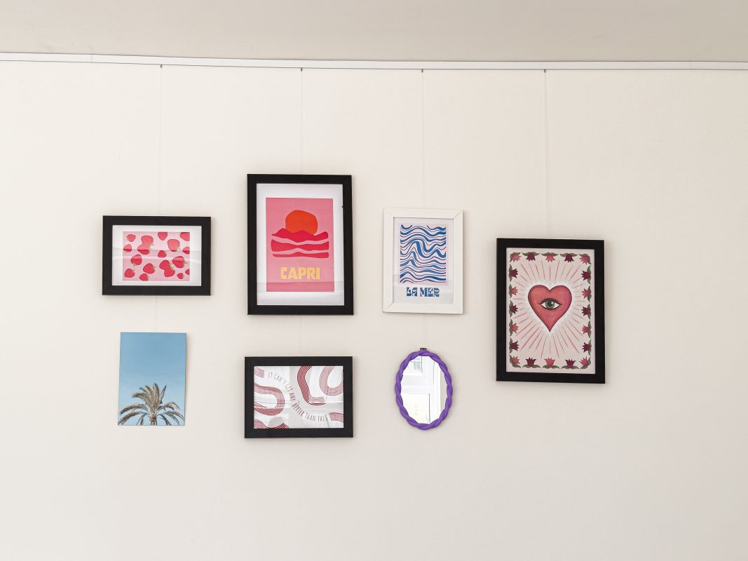 How to Style a 'Midimalist' Gallery Wall: 2026 Layout Ideas